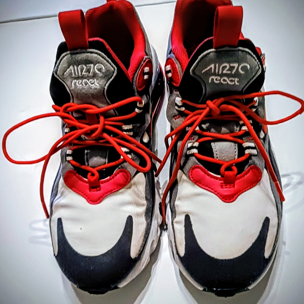 NIKE Air Max 270 React Multi-Colored Black/White/Red/Grey Sneakers Size 7 Youth